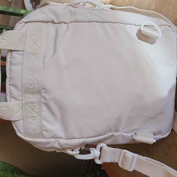 Adidas cream colored crossbody small bag - Picture 4 of 9